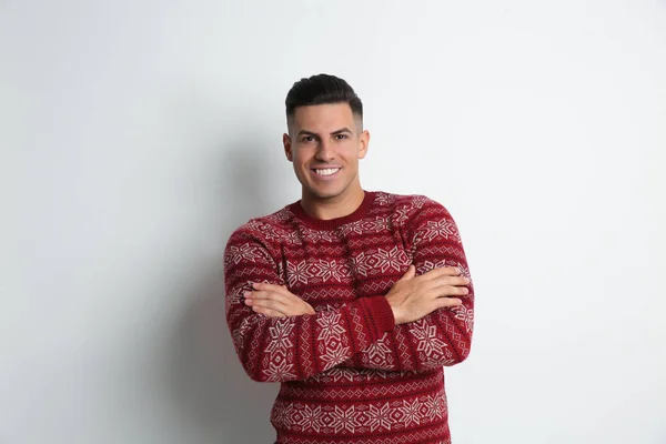 Homem Feliz Camisola Natal Fundo Branco — Fotografia de Stock