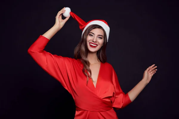Siyah Arka Planda Noel Baba Şapkalı Mutlu Kadın Noel Partisi — Stok fotoğraf