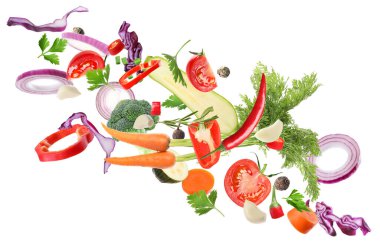 Beyaz arka plana düşen farklı taze sebze ve baharatlar.