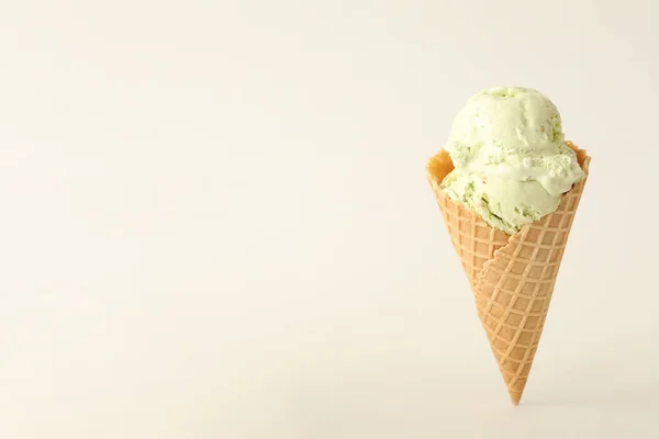 Delicioso Helado Cono Gofre Sobre Fondo Blanco Espacio Para Texto — Foto de Stock