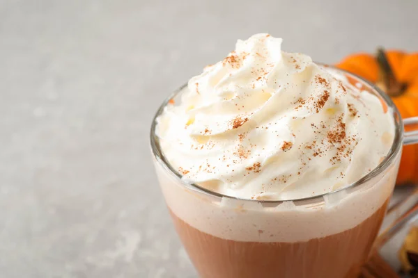 Köstliche Kürbislatte Auf Grauem Tisch Nahaufnahme — Stockfoto