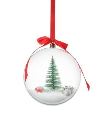 Beyaz arka planda asılı güzel Noel kar küresi