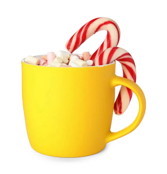 Tasse Leckeren Kakao Mit Marshmallows Und Weihnachtsbonbons Isoliert Auf Weiß — Stockfoto
