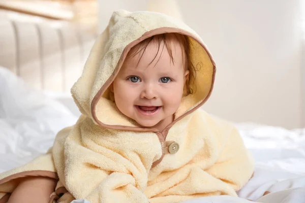 Cute Little Baby Yellow Hooded Towel Bed Bath — Stock Photo, Image