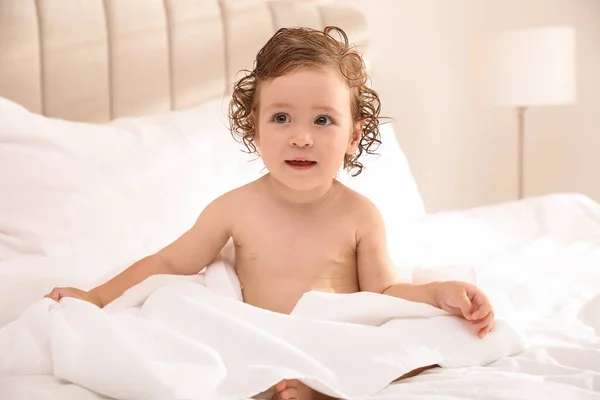 Cute Little Baby Soft Towel Bed Bath — Stock Photo, Image