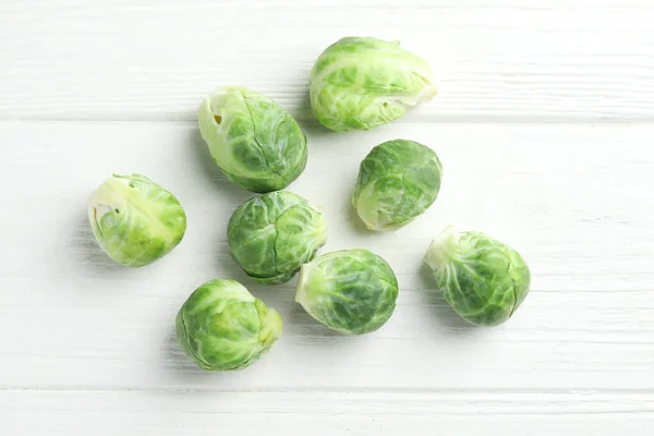 Verse Spruitjes Witte Houten Tafel Plat Gelegd — Stockfoto