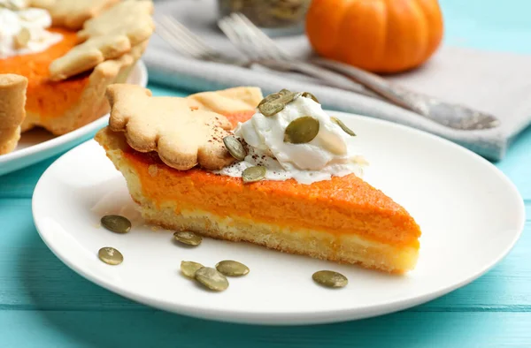 Slice Delicious Homemade Pumpkin Pie Light Blue Wooden Table Closeup — Stock Photo, Image