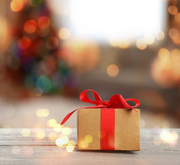 Χριστουγεννιάτικο Κουτί Δώρου Ξύλινο Τραπέζι Φόντο Θολή Bokeh Αποτέλεσμα — Φωτογραφία Αρχείου