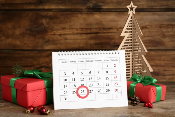 Calendario Con Data Santo Stefano Segnata Vicino Regali Albero Natale — Foto Stock