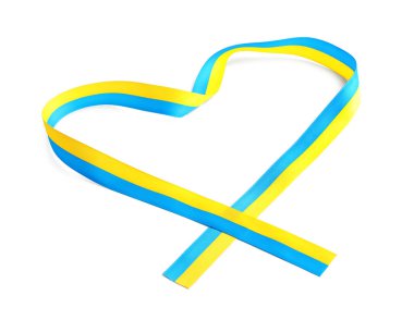 Ulusal Ukrayna bayrağının renkleri beyaz üzerine izole edilmiş kalp şeklinde kurdele.