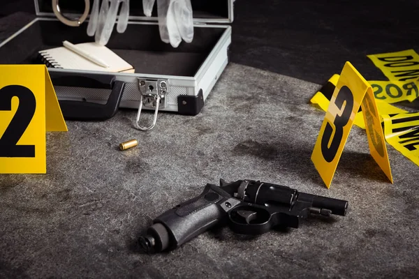 Shell Invólucro Arma Marcador Cena Crime Mesa Pedra Cinza — Fotografia de Stock