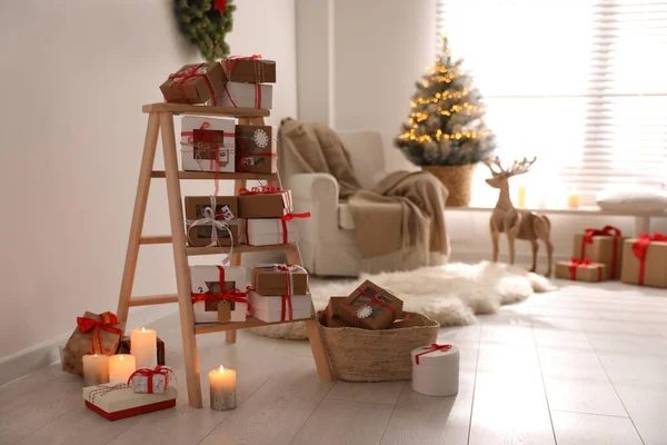 Adventskalender Mit Geschenken Weihnachtlich Dekorierten Raum Raum Für Text — Stockfoto