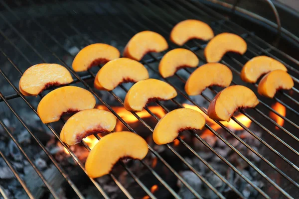 Modern Grill Tasty Peach Slices Closeup — Stock Photo, Image