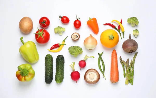 Composición Plana Con Verduras Frescas Sobre Fondo Blanco — Foto de Stock