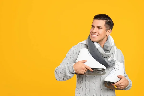 Happy Man Ice Skates Yellow Background Space Text — Stock Photo, Image