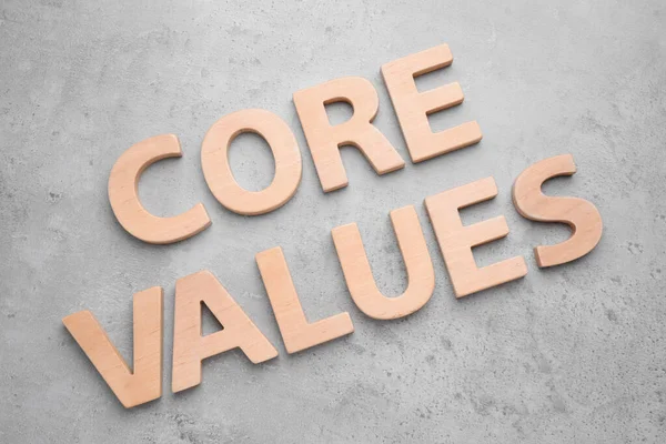 Φράσεις Core Values Κατασκευασμένες Ξύλινα Γράμματα Γκρι Φόντο Επίπεδο Lay — Φωτογραφία Αρχείου