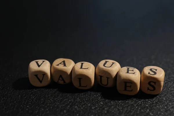 Grânulos Com Palavra Valores Sobre Fundo Preto — Fotografia de Stock