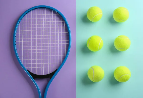 Tennis Racket Ballen Kleur Achtergrond Plat Lay Sportuitrusting — Stockfoto
