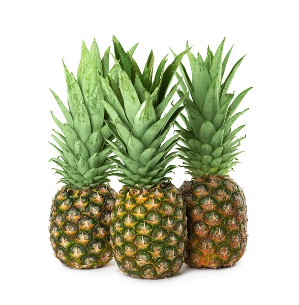 Ananas Frais Juteux Mûrs Isolés Sur Blanc — Photo