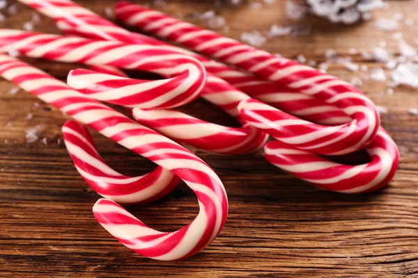 Süße Weihnachtsbonbons Auf Holztisch Nahaufnahme — Stockfoto