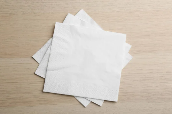 Fehér Tiszta Papírzsebkendő Fából Készült Asztalon Felülnézet — Stock Fotó