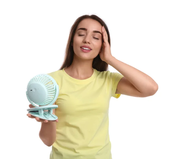 Vrouw Genieten Van Luchtstroom Van Draagbare Ventilator Witte Achtergrond Zomer — Stockfoto