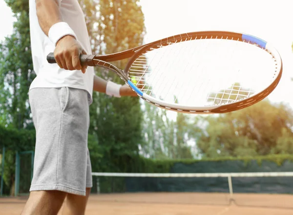 Sportsman Giocare Tennis Campo Nella Giornata Sole Primo Piano — Foto Stock