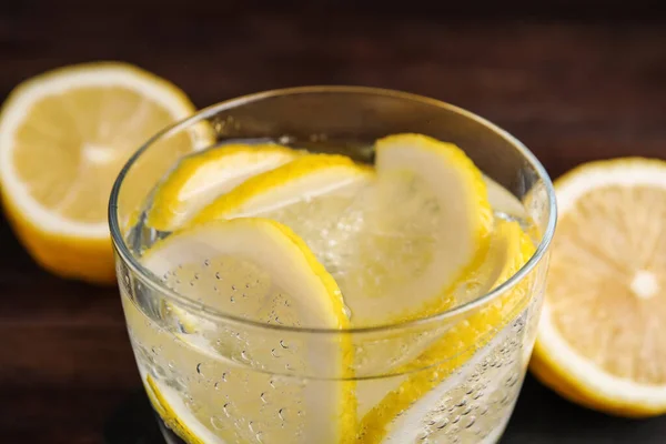 Agua Soda Fresca Con Rodajas Limón Primer Plano —  Fotos de Stock