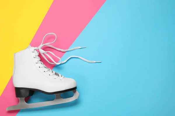 Skate Auf Farbigem Hintergrund Draufsicht Raum Für Text — Stockfoto