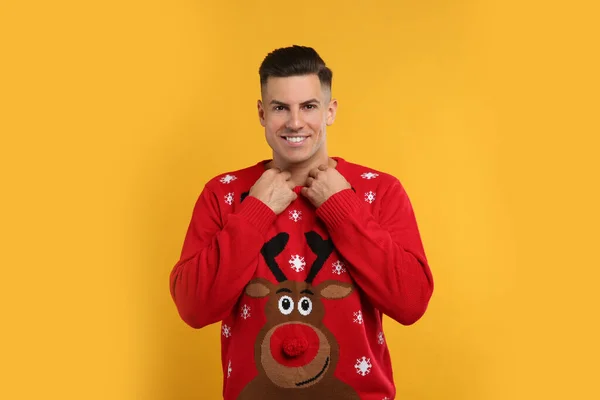 Handsome Man Christmas Sweater Yellow Background — Stock Photo, Image