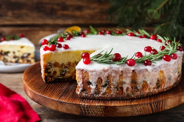 Traditional Christmas Cake Decorated Rosemary Cranberries Table Closeup — Stock Photo, Image