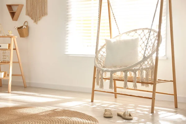 Comfortabele Hangstoel Stijlvolle Kamer Binnenland — Stockfoto