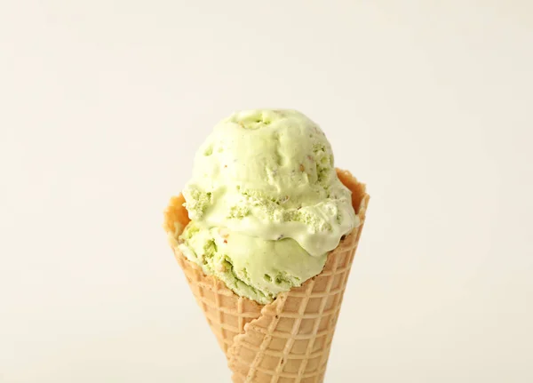 Вкусное Мороженое Вафельной Рожке Белом Фоне Крупным Планом — стоковое фото