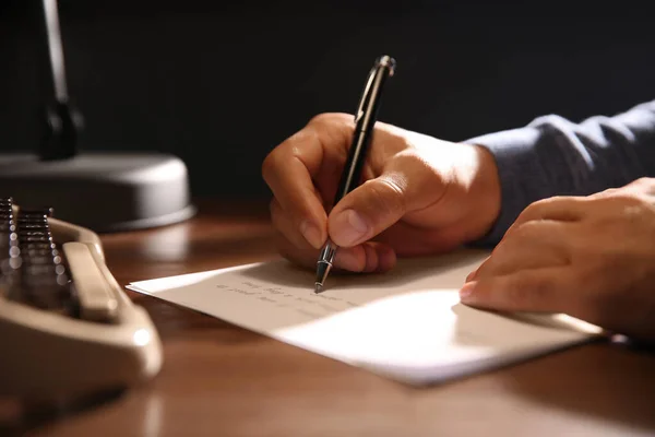 Homem Escrevendo Carta Mesa Madeira Dentro Casa Close — Fotografia de Stock