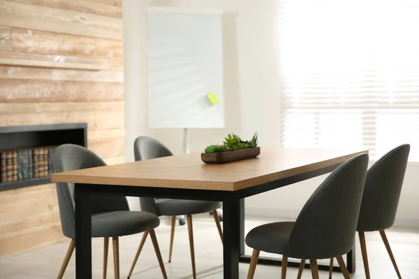 Moderne Vergaderzaal Interieur Met Grote Tafel Stoelen — Stockfoto