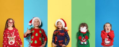 Renkli arka planda farklı Noel kazakları giyen sevimli çocukların fotoğraflarıyla kolaj. Pankart tasarımı