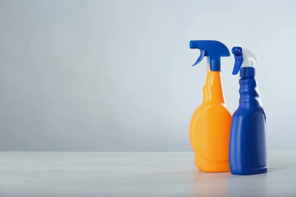 Bottles Cleaning Products Light Table Space Text — Stock Photo, Image