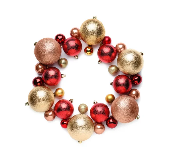 Beyaz Arka Planda Parlak Mücevherlerden Yapılmış Güzel Bir Noel Çelengi — Stok fotoğraf
