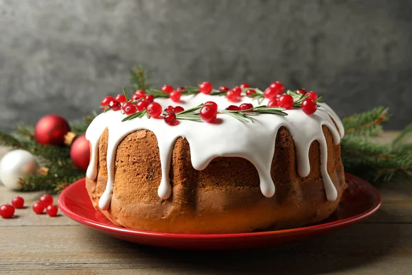 Gâteau Noël Traditionnel Décoré Avec Glaçure Graines Grenade Canneberges Romarin — Photo