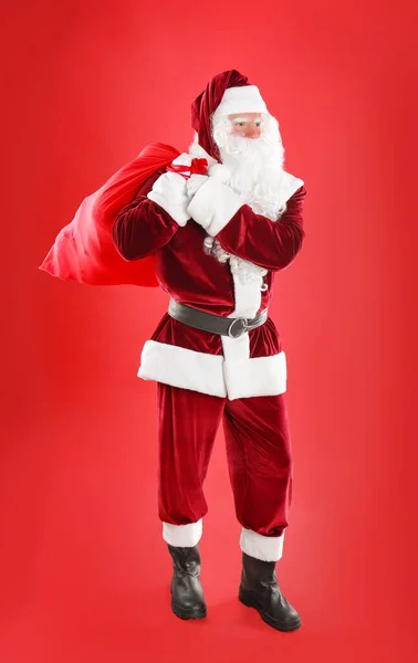 Санта Клаус Мешком Красном Фоне — стоковое фото