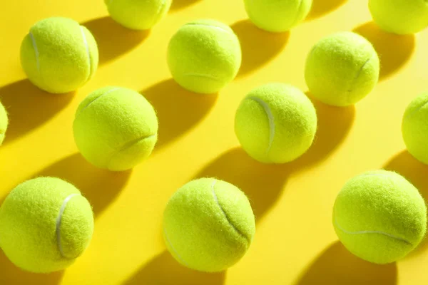 Tenisové Míčky Žlutém Pozadí Sportovní Vybavení — Stock fotografie