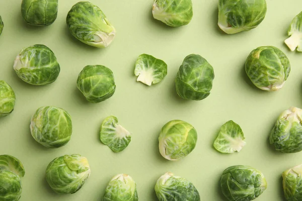 Fresh Brussels Sprouts Green Background Flat Lay — Stock Photo, Image