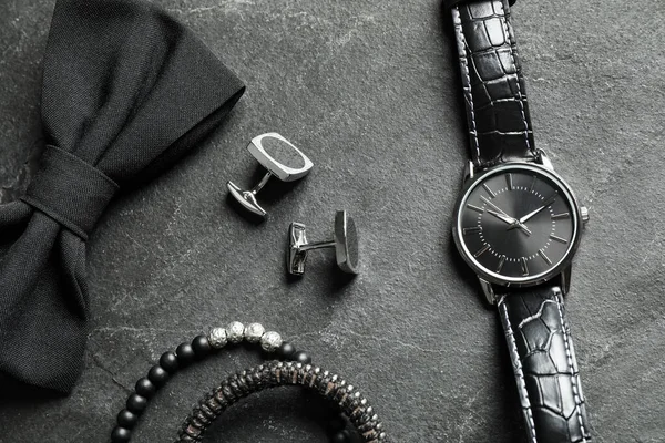 Flache Komposition Mit Luxus Armbanduhr Auf Schwarzem Hintergrund — Stockfoto