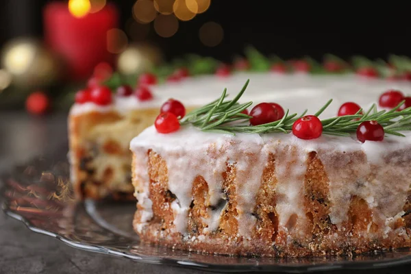Traditional Christmas Cake Decorated Rosemary Cranberries Table Closeup — Stock Photo, Image