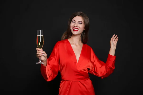 Femme Heureuse Avec Une Coupe Champagne Sur Fond Noir Fête — Photo