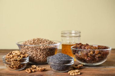 Geleneksel kutia için ahşap masa malzemeleri