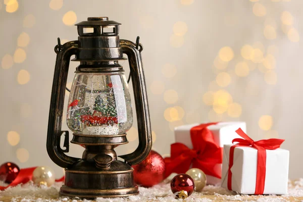 Hermosa Bola Nieve Linterna Vintage Cajas Regalo Decoración Navidad Mesa — Foto de Stock