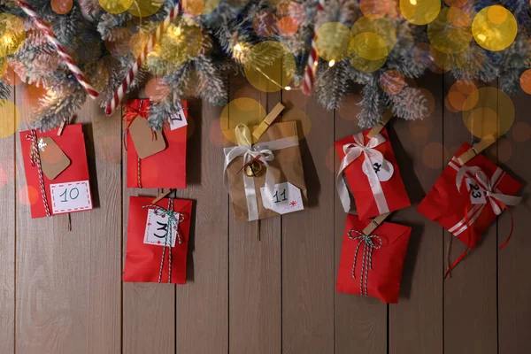 Calendrier Avent Noël Avec Cadeaux Décor Accrochés Mur Bois — Photo