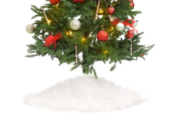 Hermoso Árbol Navidad Decorado Con Falda Sobre Fondo Blanco —  Fotos de Stock