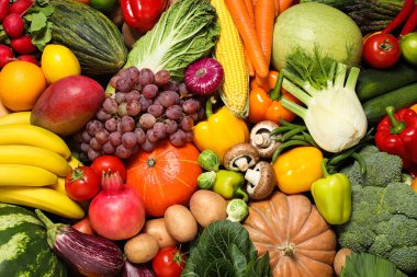 Arka plan olarak organik taze meyve ve sebze çeşitleri, yakın plan
